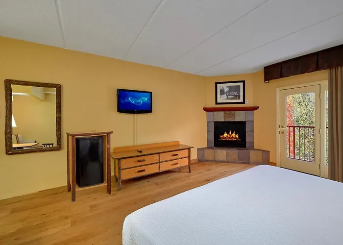 Bearskin Lodge On The River